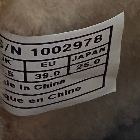 Ugg Classic Short Sequin Boot - Picture 6 of 6